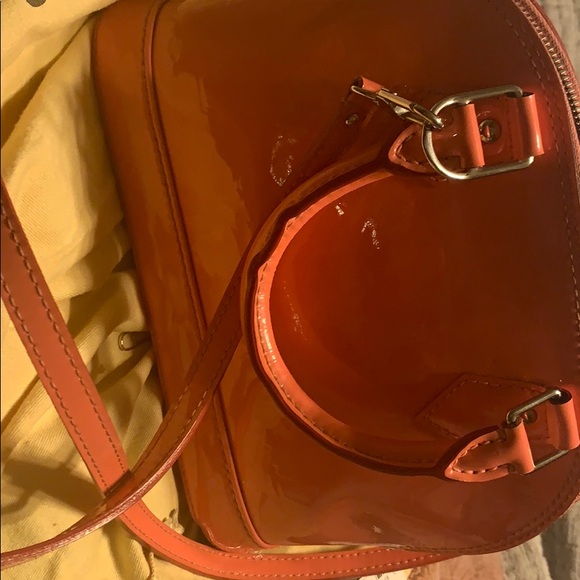 Hardly used it has miner pealing and staining - Picture 7 of 9